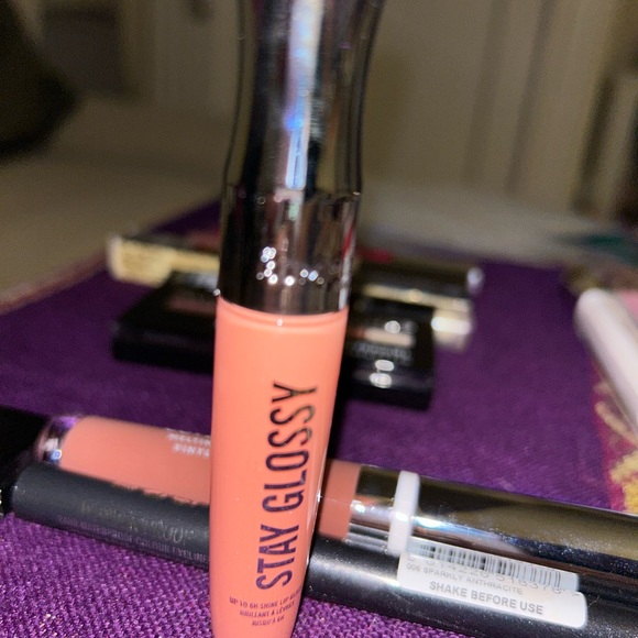 Bundle of 5  Alma Rimmel CoverGirl Mabelline New Worth $95 - Picture 3 of 6